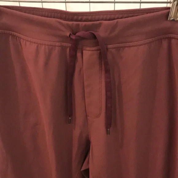 CRZ Yoga Joggers Mens Large Burgundy Pants Golf Running Pockets Athletic Travel - Picture 2 of 11